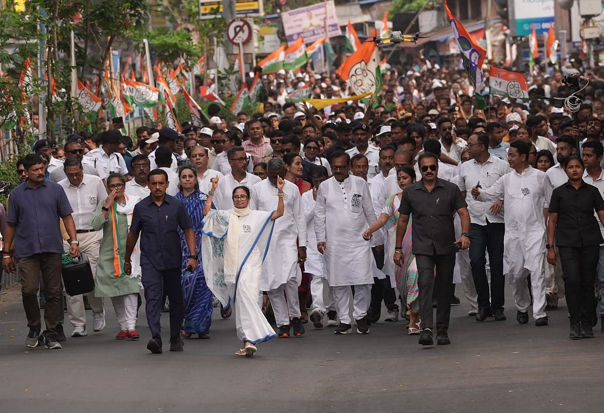 West Bengal Chief Minister and Trinamool Congress supremo Mamata Banerjee with party leaders and workers during a roadshow amid the ongoing West Bengal Assembly elections, in Kolkata. - | Photo: Sandipan Chatterjee/Outlook