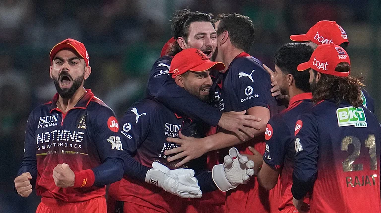 Royal Challengers Bengaluru's Josh Hazlewood, center, celebrate with teammates the wicket of Delhi Capitals' KL Rahul during the Indian Premier League cricket match between Delhi Capitals and Royal Challengers Bengaluru in Delhi, India, Monday, April 27, 2026. - (AP Photo/Manish Swarup)