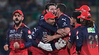 (AP Photo/Manish Swarup) : Royal Challengers Bengaluru's Josh Hazlewood, center, celebrate with teammates the wicket of Delhi Capitals' KL Rahul during the Indian Premier League cricket match between Delhi Capitals and Royal Challengers Bengaluru in Delhi, India, Monday, April 27, 2026.
