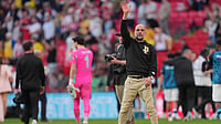 | Photo: AP/Kin Cheung : Manchester City's head coach Pep Guardiola reacts after the FA Cup semifinal soccer match between Manchester City and Southampton in Manchester, England, Saturday, April 25, 2026. 