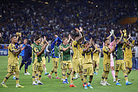 | Photo: AP/Gilson Lobo : Players of Argentina's Boca Juniors greet their supporters at the end of a Copa Libertadores Group D soccer match against Brazil's Cruzeiro in Belo Horizonte, Brazil.