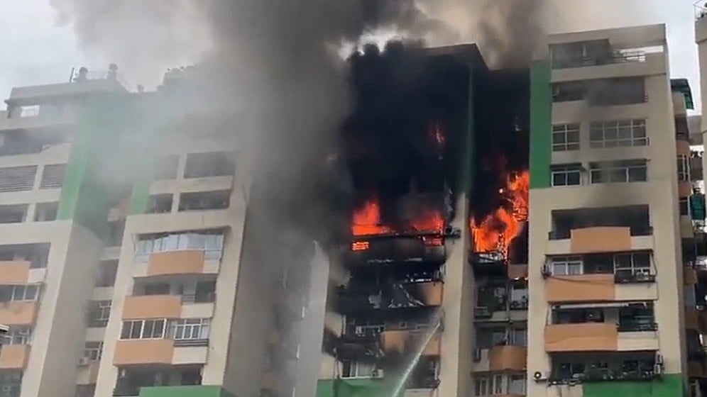 Screengrab of the building on fire in Ghaziabad - Source: X 