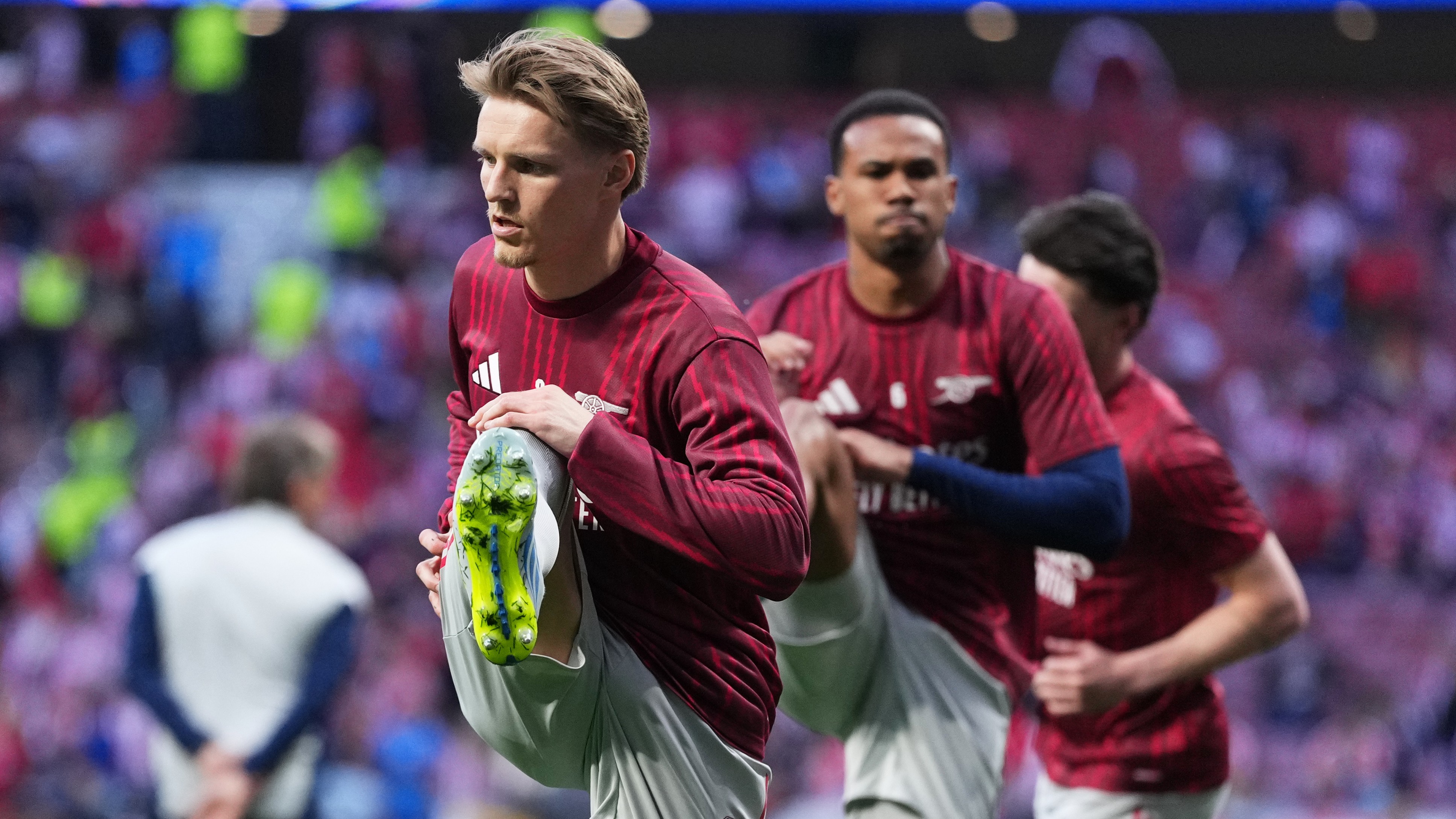 AP Photo : Arsenal footballers in training ahead of the UEFA Champions League semi-final against Atletico Madrid. 
