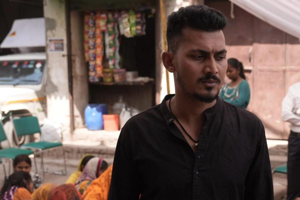 Roopesh cannot forget the scene. He had invited the group to his house to celebrate his child’s birthday. Eleven people arrived; only nine left alive, while one is fighting for life in the hospital. “He (the cop named Neeraj) came running towards us, with a gun in hand. He heard us speaking loudly in Bhojpuri; it was 2 AM. He abused our mothers and sisters, and us, for being Bihari, claimed we are taking over the area, and said he cannot even think of buying land. Then, he shot Pandav when Pandav said, ‘Don’t abuse us like that,’” claims Roopesh.