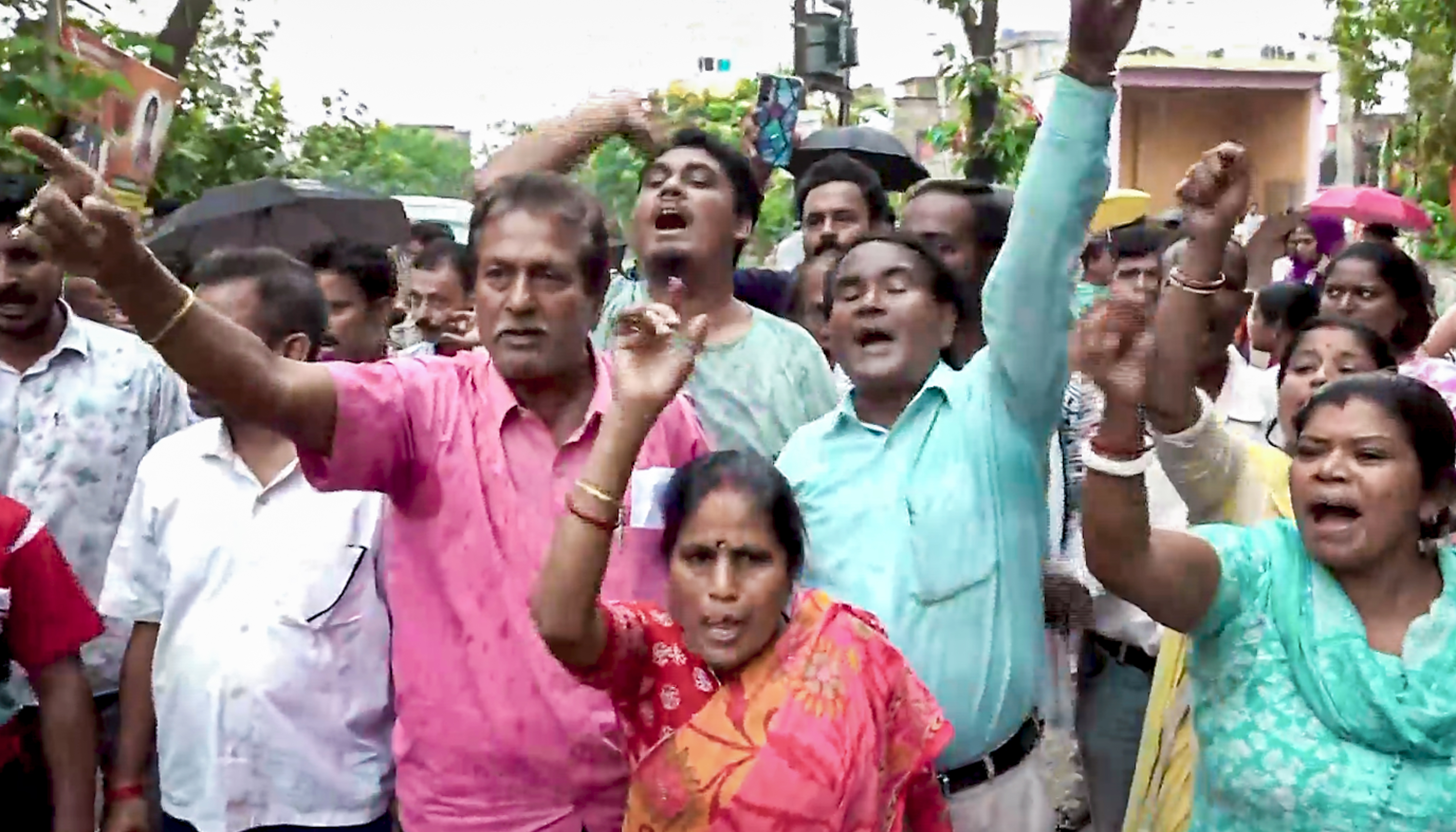 Bengal Poll Phase 2: 18.39% Voting in First Two Hours Amid Sporadic Violence PTI : Over 18 per cent of the 3.21 crore electors voted in the first two hours of the second phase of polling in West Bengal amid sporadic violence