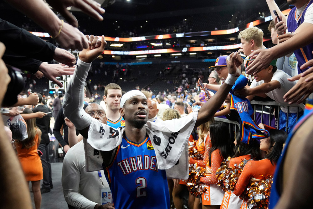 Phoenix Suns 122-131 Oklahoma City Thunder, NBA 2026 Playoffs: Gilgeous-Alexander Steers Side To SFs | Photo: AP/Ross D. Franklin : Oklahoma City Thunder guard Shai Gilgeous-Alexander celebrates with fans after Game 4 in a first-round NBA playoffs basketball series against the Phoenix Suns in Phoenix.