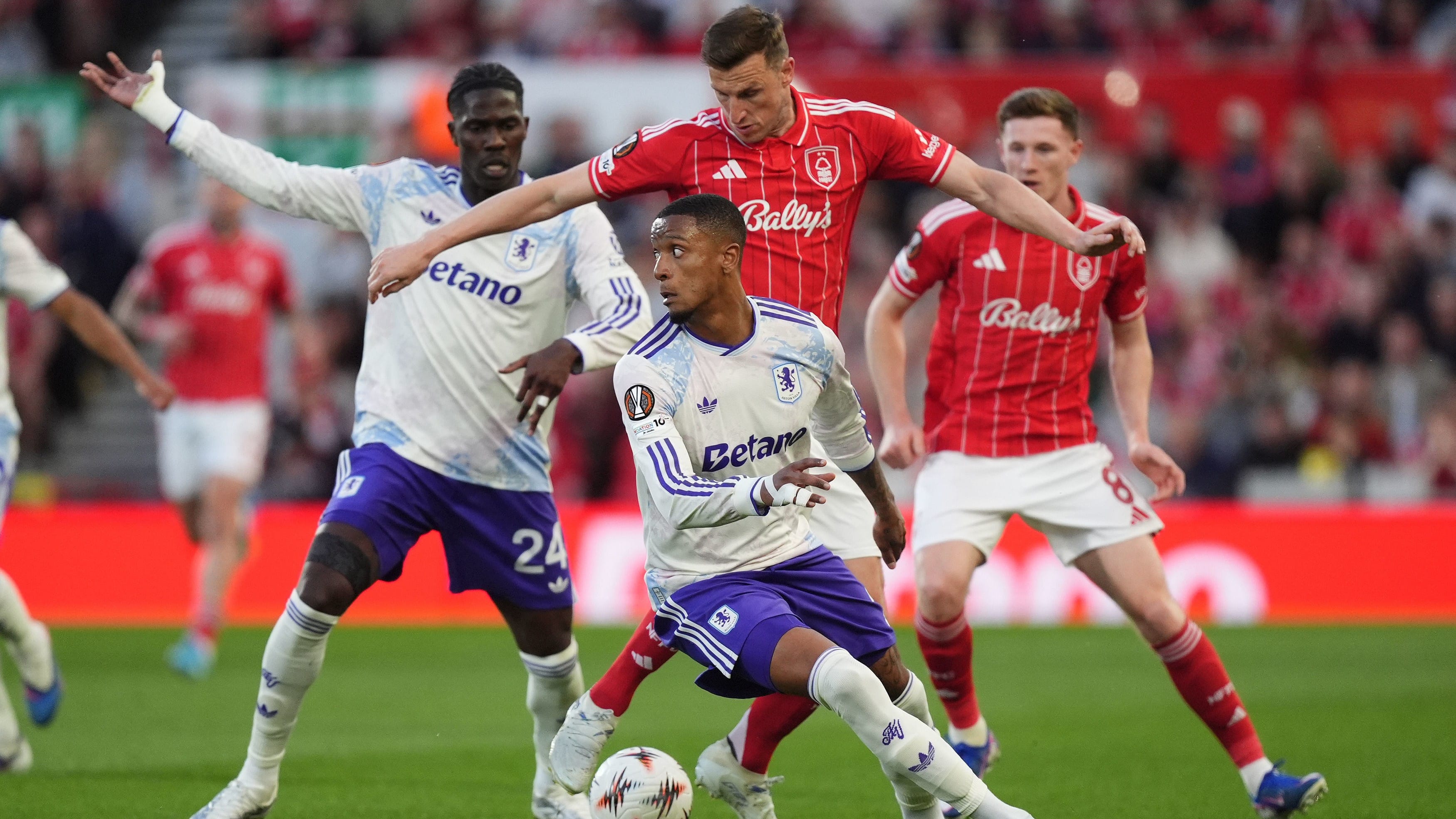 Aston Villa's Ezri Konsa, centre left, and Nottingham Forest's Chris Wood battle for the ball during the Europa League semifinal first leg soccer match between Nottingham Forest and Aston Villa in Nottingham, England, Thursday, April 30, 2026. - | Photo: AP/Mike Egerton