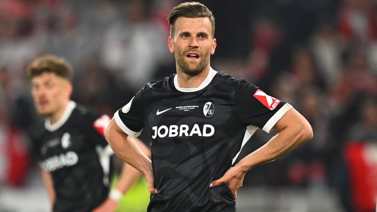 Freiburg's Lucas Hoeler react after a German Cup semifinal soccer match between VfB Stuttgart and SC Freiburg, Thursday, April 23, 2026, in Stuttgart, Germany. - | Photo: dpa/Tom Weller via AP