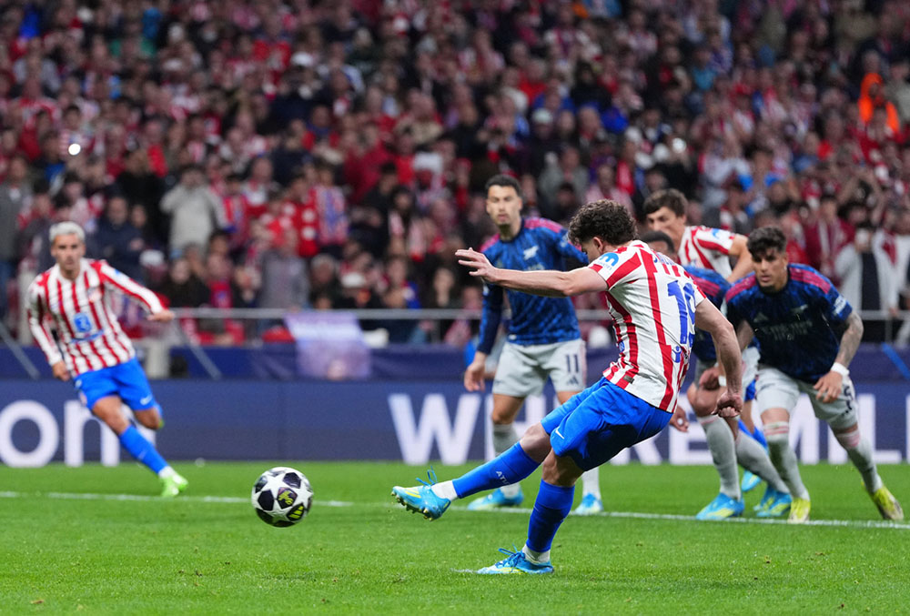 Atletico Madrid's Julian Alvarez shoots to score his sides first goal during a Champions League semifinal, first leg, soccer match between Atletico Madrid and Arsenal in Madrid, Spain.