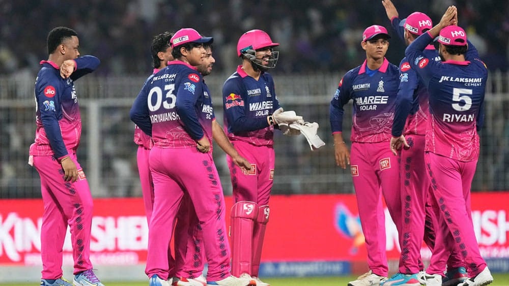 Rajasthan Royals' Dhruv Jurel, center, celebrates with teammates after stumping Kolkata Knight Riders' Cameron Green out during the Indian Premier League cricket match between Kolkata Knight Riders and Rajasthan Royals in Kolkata, India. - | Photo: AP/Bikas Das