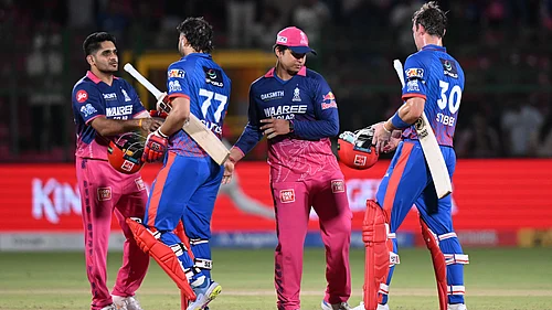 (AP Photo) : Delhi Capitals' Tristan Stubbs with batting partner Ashutosh Sharm shake hands with Rajasthan Royals' Vaibhav Sooryavanshi, second right, after wining against Rajasthan Royals during the Indian Premier League cricket match in Jaipur, India, Friday, May, 1, 2026