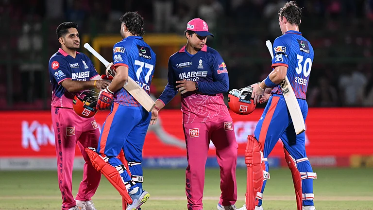 Delhi Capitals' Tristan Stubbs with batting partner Ashutosh Sharm shake hands with Rajasthan Royals' Vaibhav Sooryavanshi, second right, after wining against Rajasthan Royals during the Indian Premier League cricket match in Jaipur, India, Friday, May, 1, 2026 - (AP Photo)