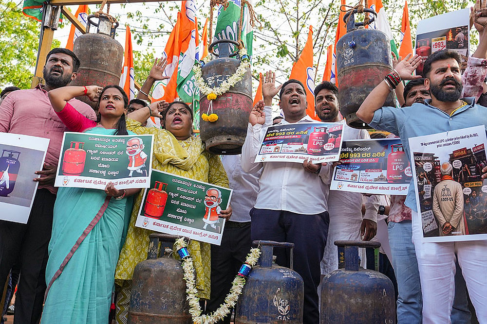 Congress Protest over LPG price hike in Bengaluru