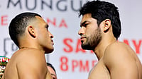 AP Photo : David Benavidez, left, faces off with WBA/WBO cruiserweight champion Gilberto Ramirez during a ceremonial weigh-in at MGM Grand Garden Arena