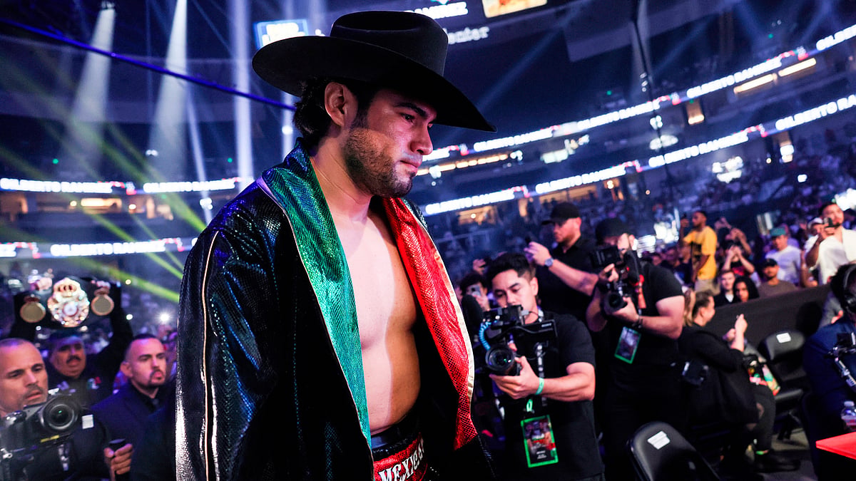 Gilberto Ramirez arrives for his WBA and WBO cruiserweight titles boxing match against Yuniel Dorticos. - AP Photo