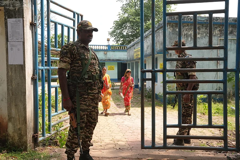 Villages of Lalgarh, Binpur constituency of Jhargram district, once epicentre of the Maoist rebellions in Bengal, came together to cast their votes in the first phase of elections, beating heat alerts and a lingering aftertaste of violence. - Sandipan Chatterjee/Outlook