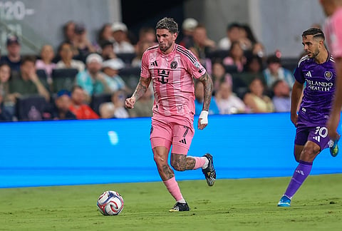 Inter Miami midfielder Rodrigo de Paul (7) controls the ball in the second half during an MLS soccer match against the Orlando City, in Miami.