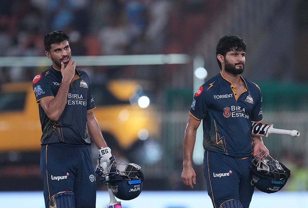 Gujarat Titans' Washington Sundar and Arshad Khanshakes following their win during the Indian Premier League cricket match between Gujarat Titans and Punjab Kings in Ahmedabad. - | Photo: AP/Ajit Solanki