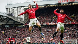 | Photo: AP/Dave Thompson : Manchester United's Benjamin Sesko, centre, celebrates with Manchester United's Matheus Cunha after scoring his side's second goal during the English Premier League soccer match between Manchester United and Liverpool in Manchester, England, Sunday, May 3, 2026.