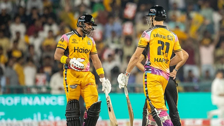 Peshawar Zalmi cricketers in action during PSL 2026 final against Hyderabad Kingsmen at the Gaddafi Stadium in Lahore. - thepslt20/X