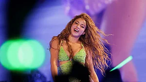 X : Shakira Rio concert draws 2 million fans at Copacabana