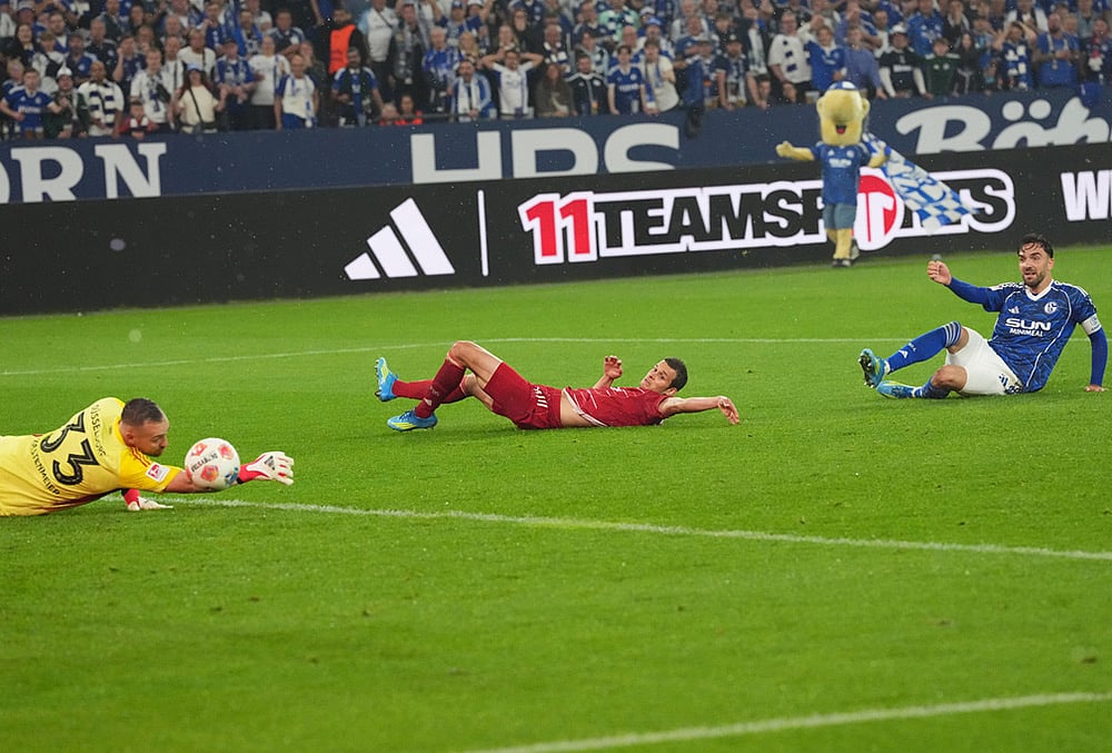 Schalke Vs Fortuna Dusseldorf Bundesliga 2 soccer-Florian Kastenmeier