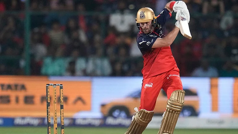 Royal Challengers Bengaluru's Phil Salt plays a shot during the Indian Premier League cricket match between Royal Challengers Bengaluru and Lucknow Super Giants in Bengaluru, India. - | Photo: AP/Aijaz Rahi