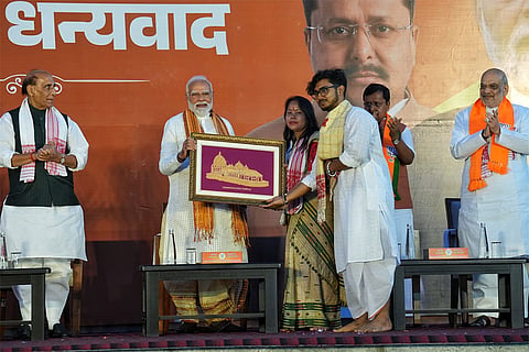 Narendra modi congratulates party workers in Delhi