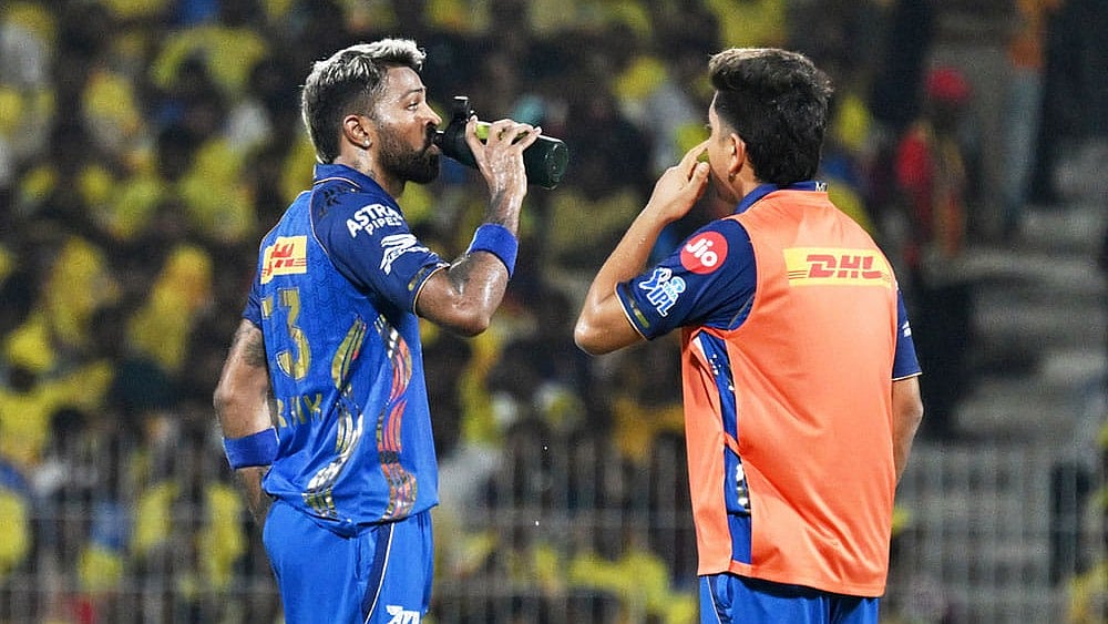 Mumbai Indians' captain Hardik Pandya, left, gets a drink during the Indian Premier League cricket match between Chennai Super Kings and Mumbai Indians in Chennai, India. - | Photo: AP