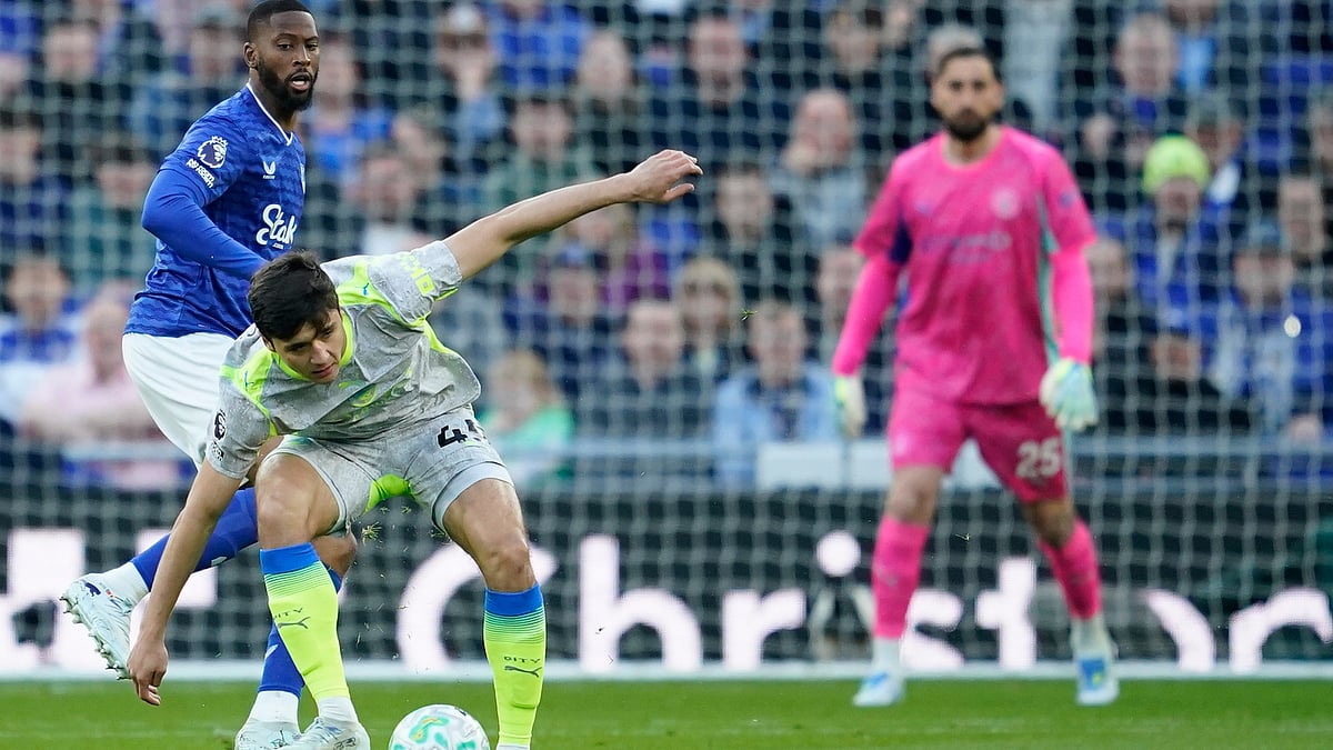 Everton's Beto, back, and Manchester City's Abdukodir Khusanov fight for the ball during the Premier League soccer match between Manchester City and Everton in Liverpool. - AP Photo