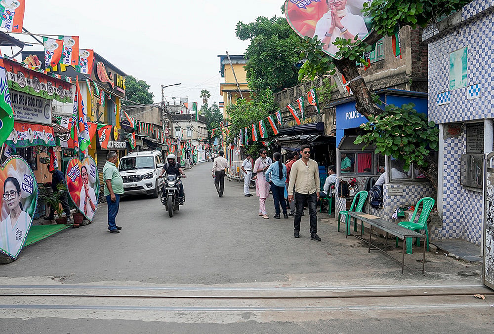 WB polls: Barricades outside Mamata Banerjee’s residence removed