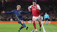 AP Photo : Arsenal's Declan Rice drives the ball past Atletico Madrid's Antoine Griezmann, left, during a Champions League semifinal, second leg, soccer match between Arsenal FC and Atletico Madrid in London.