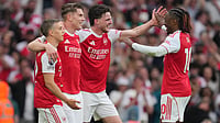 | Photo: AP/Kin Cheung : Arsenal's Viktor Gyoekeres, second left, celebrates with Arsenal's Declan Rice, centre, Arsenal's Leandro Trossard, left, and Arsenal's Eberechi Eze after scoring his side's third goal during the English Premier League soccer match between Arsenal and Fulham in London, England, Saturday, May 2, 2026.