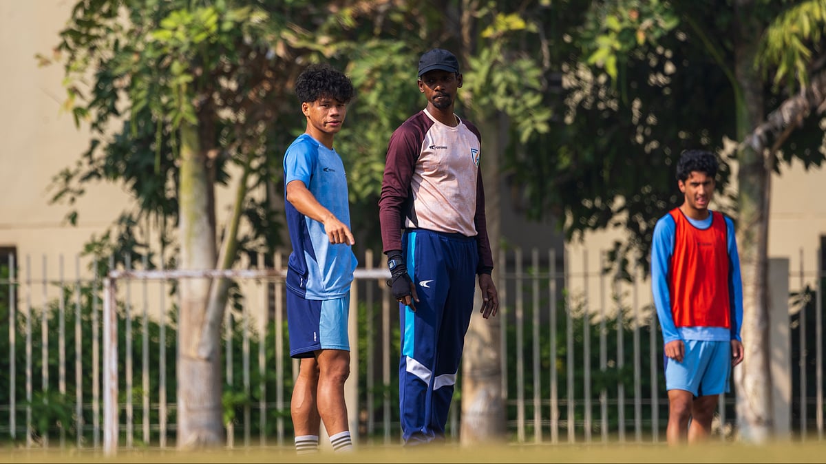 India U-17 head coach Bibiano Fernandes with the players ahead of the AFC U-17 Asian Cup 2026 campaign. - | Photo: AIFF