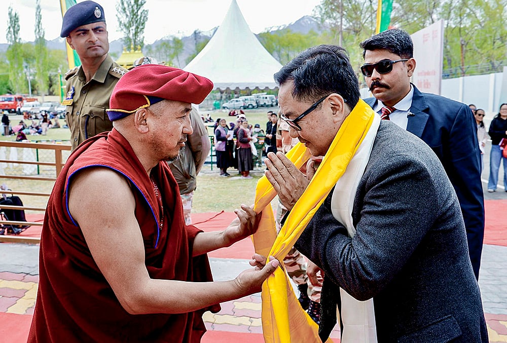 Kiren Rijiju visits Dharma Center in Leh