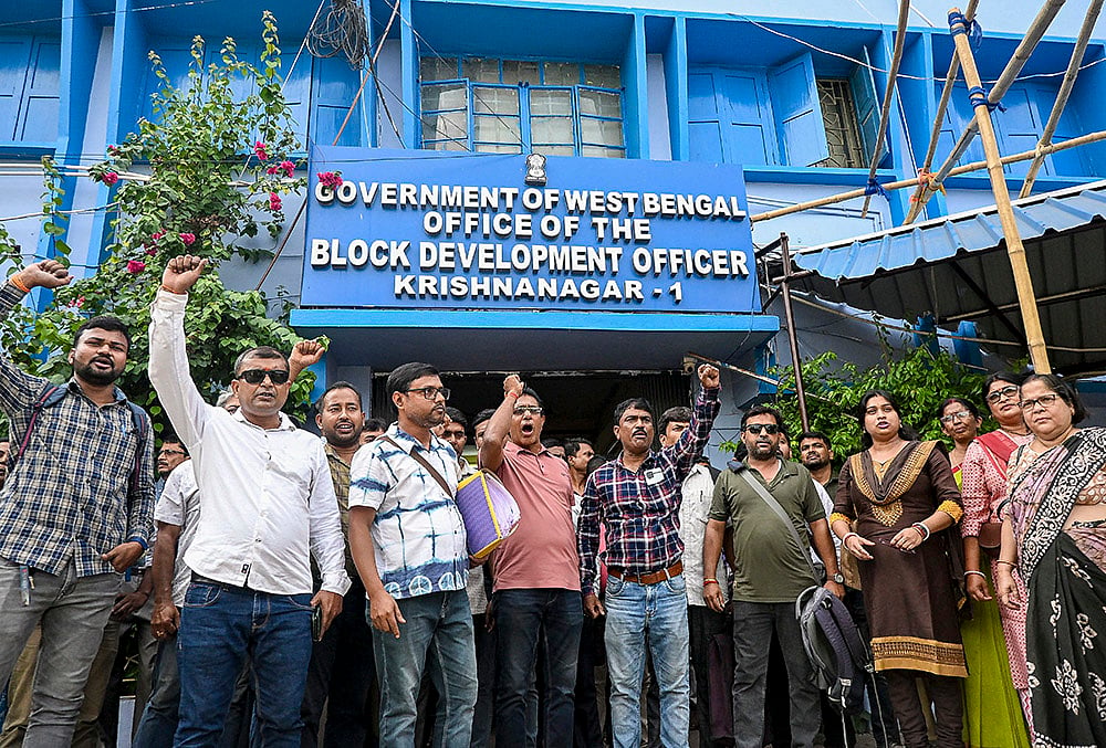 BLOs stage a protest in Nadia