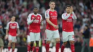 | Photo: AP/Kin Cheung : Arsenal players celebrate their victory at the English Premier League soccer match between Arsenal and Fulham in London, England, Saturday, May 2, 2026.