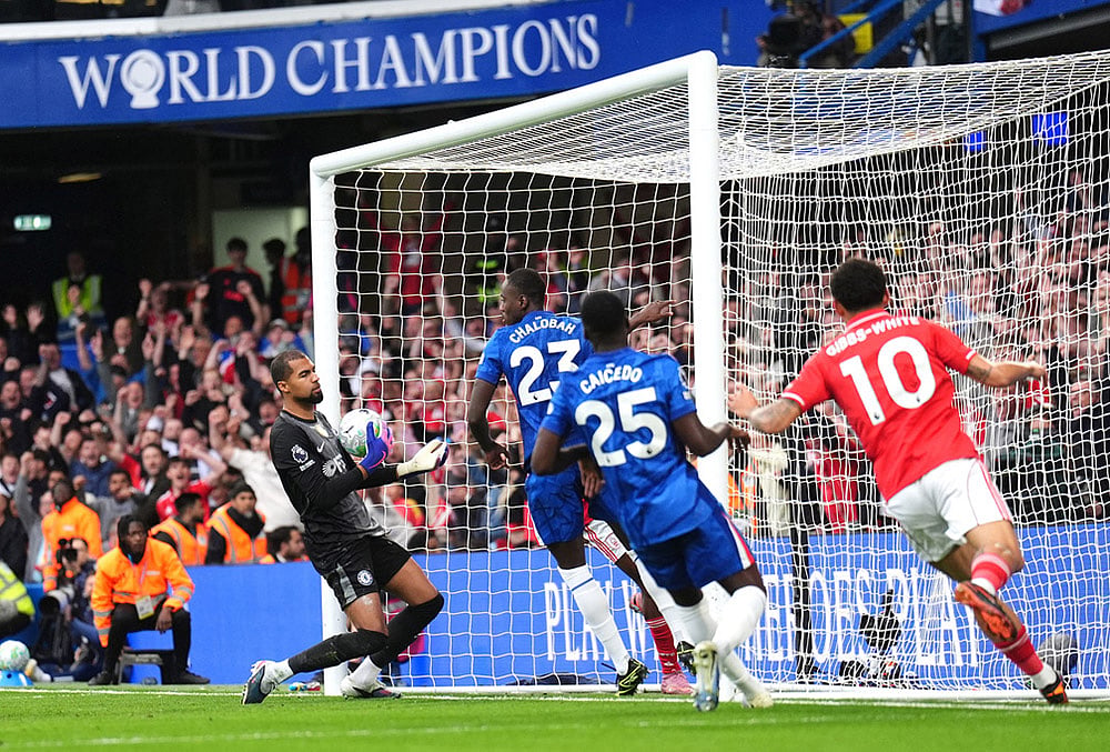 Chelsea goalkeeper Robert Sanchez, left, reacts after Nottingham Forest's Taiwo Awoniyi, center obscured, scores their side's third goal of the game during the English Premier League soccer match between Chelsea and Nottingham Forest in London. - | Photo: John Walton/PA via AP