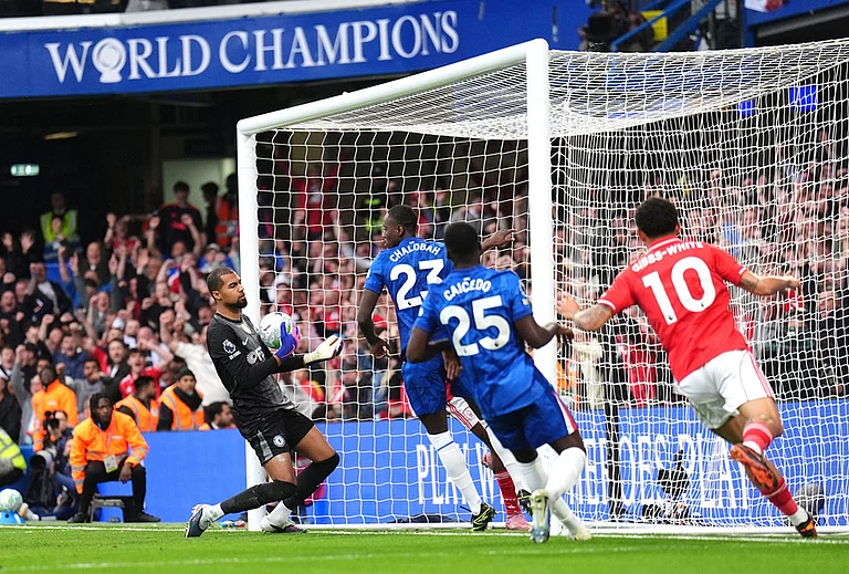 Chelsea goalkeeper Robert Sanchez, left, reacts after Nottingham Forest's Taiwo Awoniyi, center obscured, scores their side's third goal of the game during the English Premier League soccer match between Chelsea and Nottingham Forest in London. - | Photo: John Walton/PA via AP