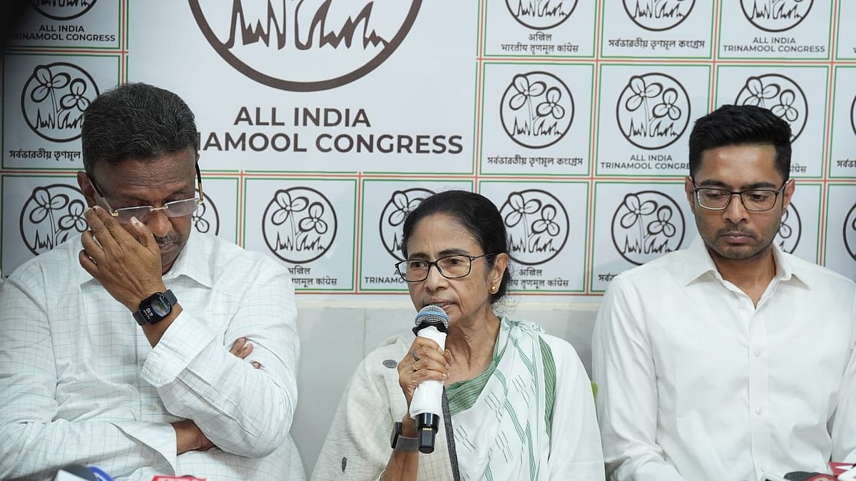 Mamata Banerjee holds a press conference at her residence after TMC lost the 2026 Assembly elections - Photo: Sandipan Chatterjee