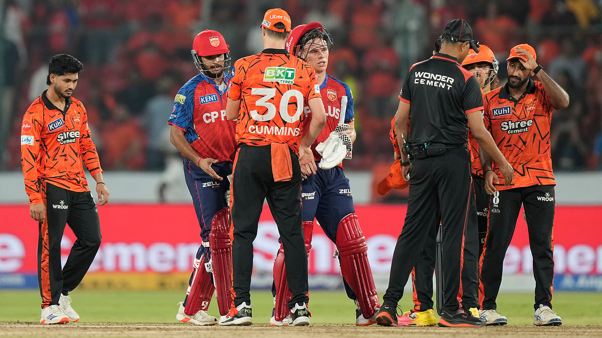 (AP Photo/Mahesh Kumar A.) : Sunrisers Hyderabad's players shake hands with Punjab Kings players after their win in the Indian Premier League cricket match between Sunrisers Hyderabad and Punjab Kings in Hyderabad, India, Wednesday, May 6, 2026