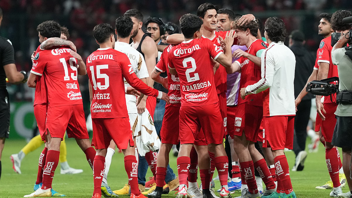 Players of Mexico's Toluca celebrate after beating the United States' Los Angeles FC during a CONCACAF Champions Cup second leg semifinal soccer match in Toluca, Mexico, Wednesday, May 6, 2026. - | Photo: AP/Fernando Llano