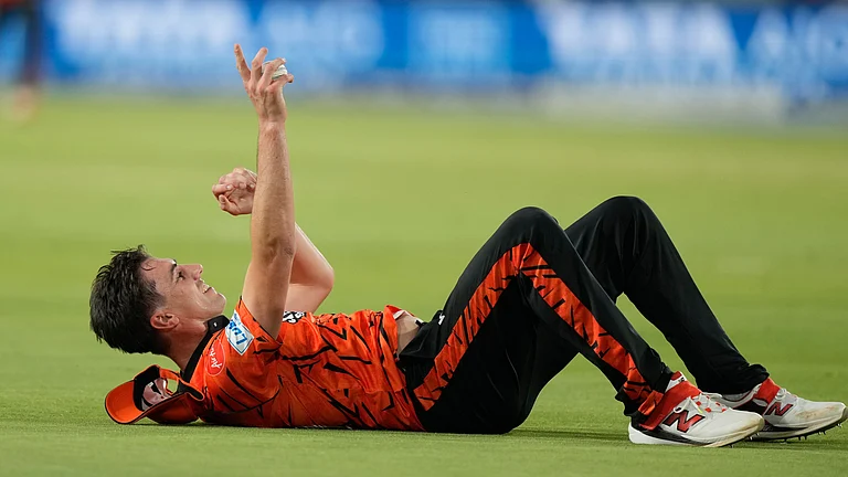Sunrisers Hyderabad's Pat Cummins takes the catch to get Punjab Kings' Prabhsimran Singh during the Indian Premier League cricket match between Sunrisers Hyderabad and Punjab Kings in Hyderabad, India, Wednesday, May 6, 2026. - (AP Photo/Mahesh Kumar A.)