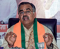 Tarun Chugh Sends Defamation Notice to Bhagwant Mann For Blaming BJP In Twin Blasts IMAGO / ANI News : BJP National General Secretary Tarun Chugh addresses a press conference at the party office