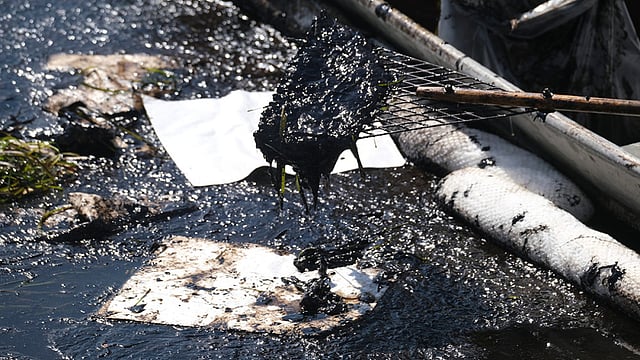 California Oil Spill Reaches Huntington Beach