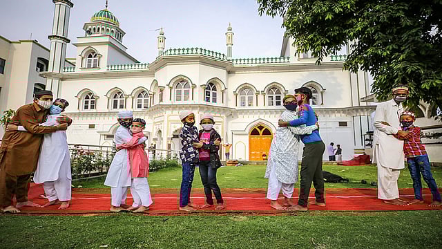 Covid Stifles Muslims' Eid al-Fitr Celebrations For 2nd Year