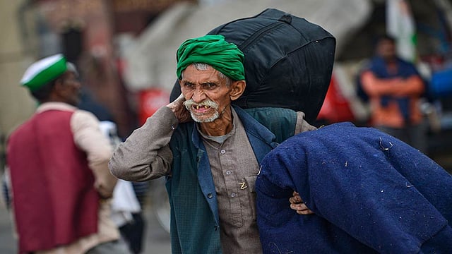 Grabbing A Bite In The Middle Of Hectic Parleys