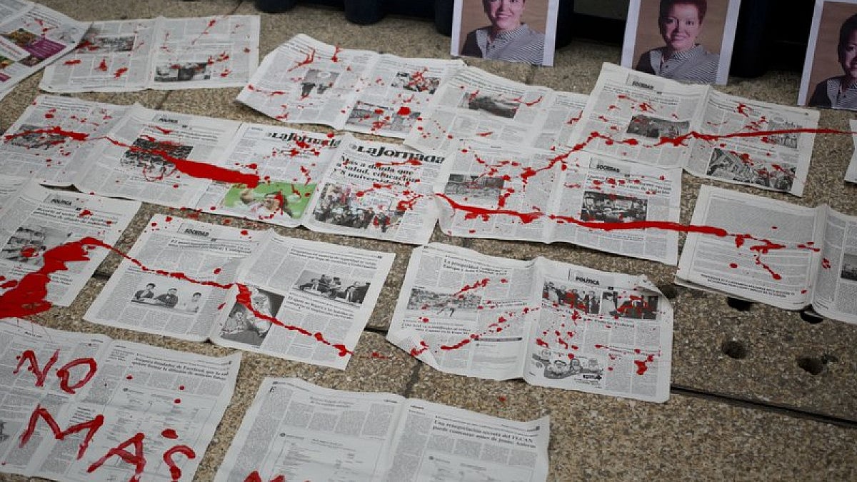  A message in Spanish: No more deaths