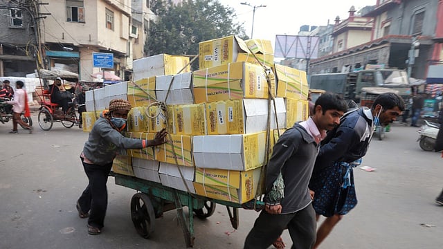 A View Of Sadar Bazar And Sarojini Nagar Market Following Delhi Govt's Odd-Even Rule