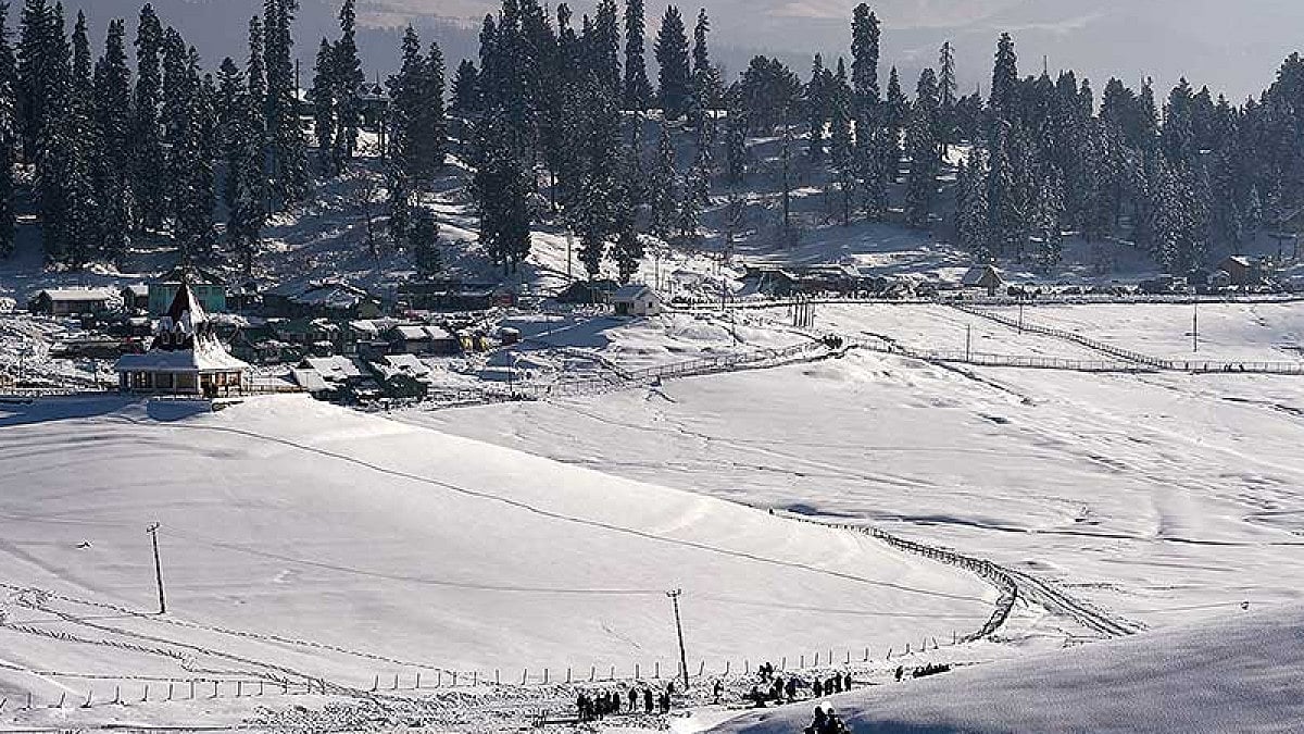Cold wave grips Kashmir.